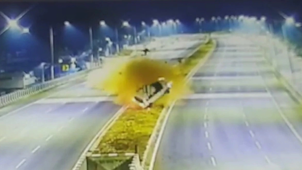 Tragic accident near Doddaballapur claims one life, injures five - News Karnataka