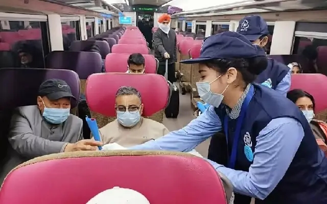 Vande Bharat Passengers Can Now Buy Ready-to-Eat Meals Onboard - News Karnataka