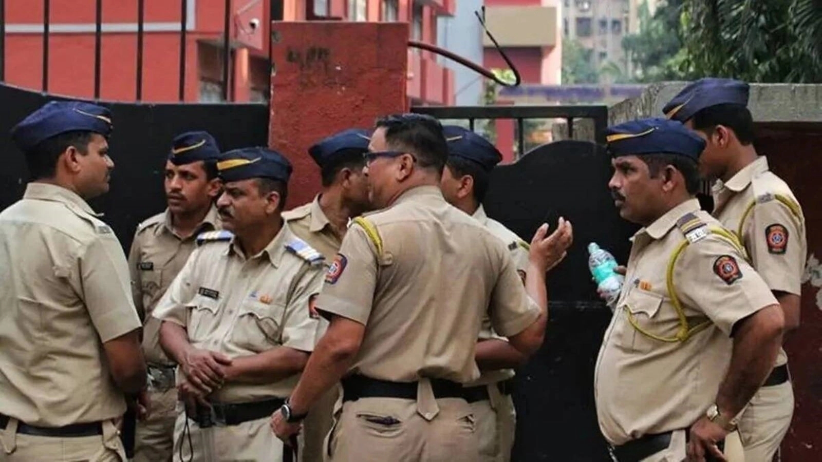 Bengaluru Police Arrest Five Men and a Woman in Honey-Trapping Robbery Scheme - News Karnataka