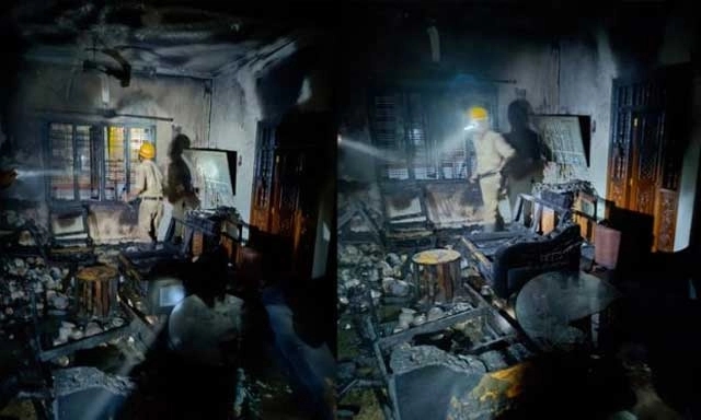 Mobile phone explodes in Karkala, sets house on fire - News Karnataka