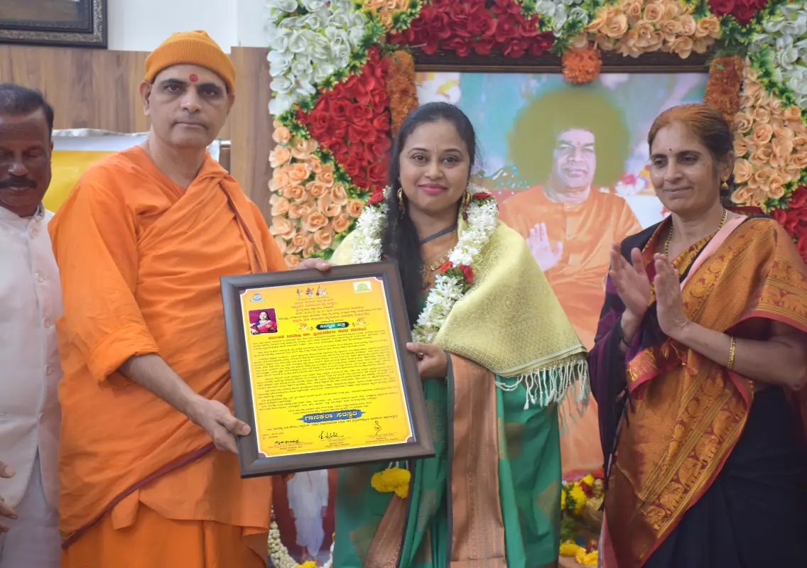 ‘Gana Kala Saraswathi' title bestowed on singer Dr Priyadarshini - News Karnataka
