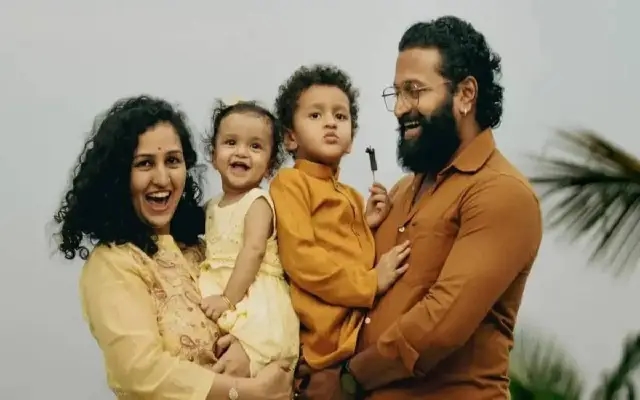 Rishab Shetty Visits Kateel Sri Durgaparameshwari Temple - News Karnataka