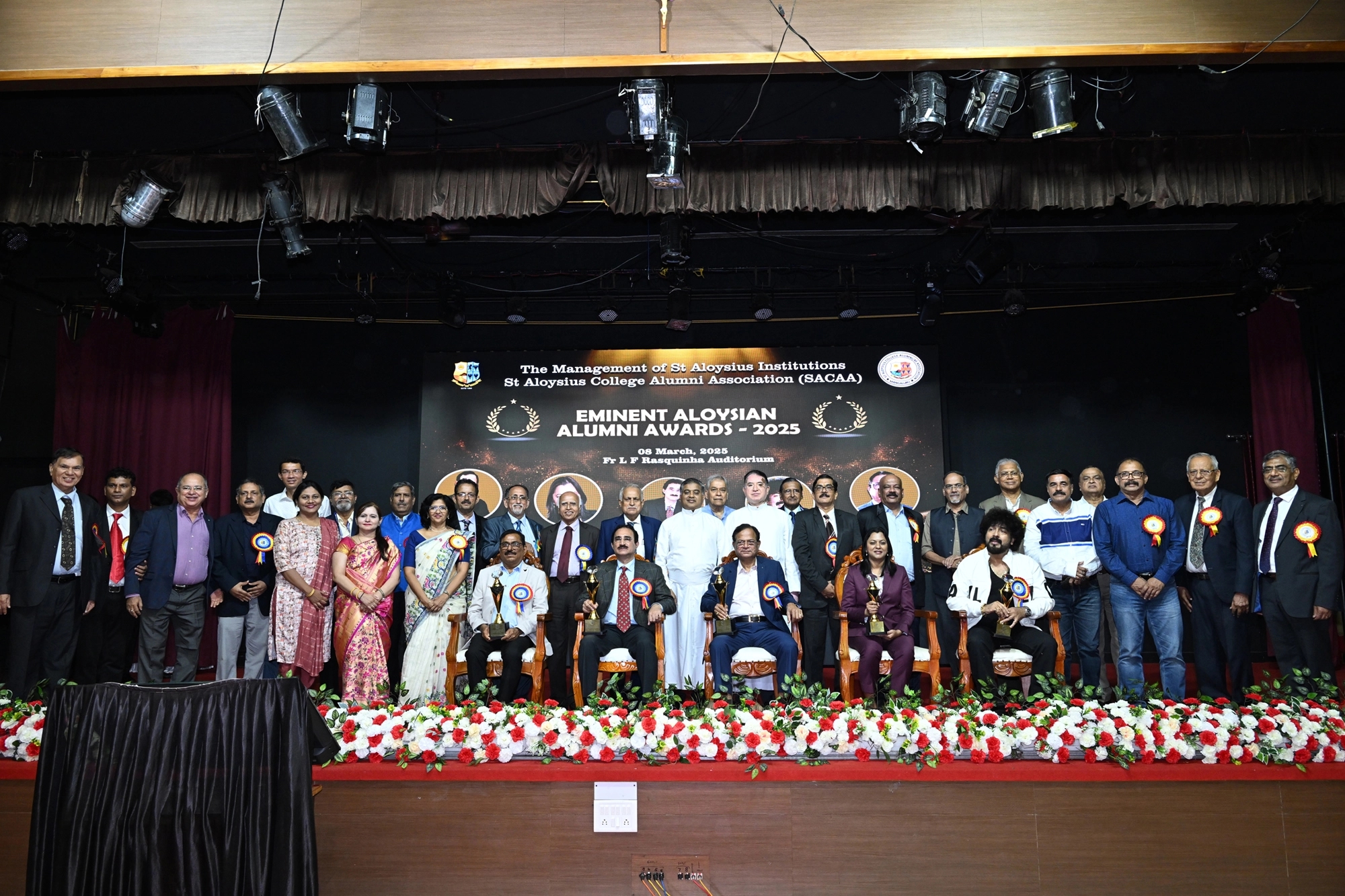 St. Aloysius honours five achievers with Eminent Aloysian Alumni Award - News Karnataka
