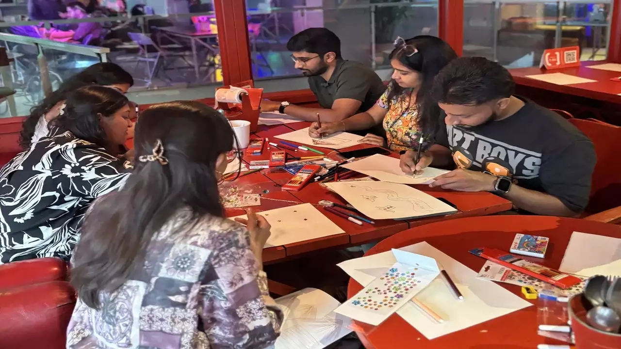Bengaluru's art meet-ups: Where creativity sparks friendships - News Karnataka