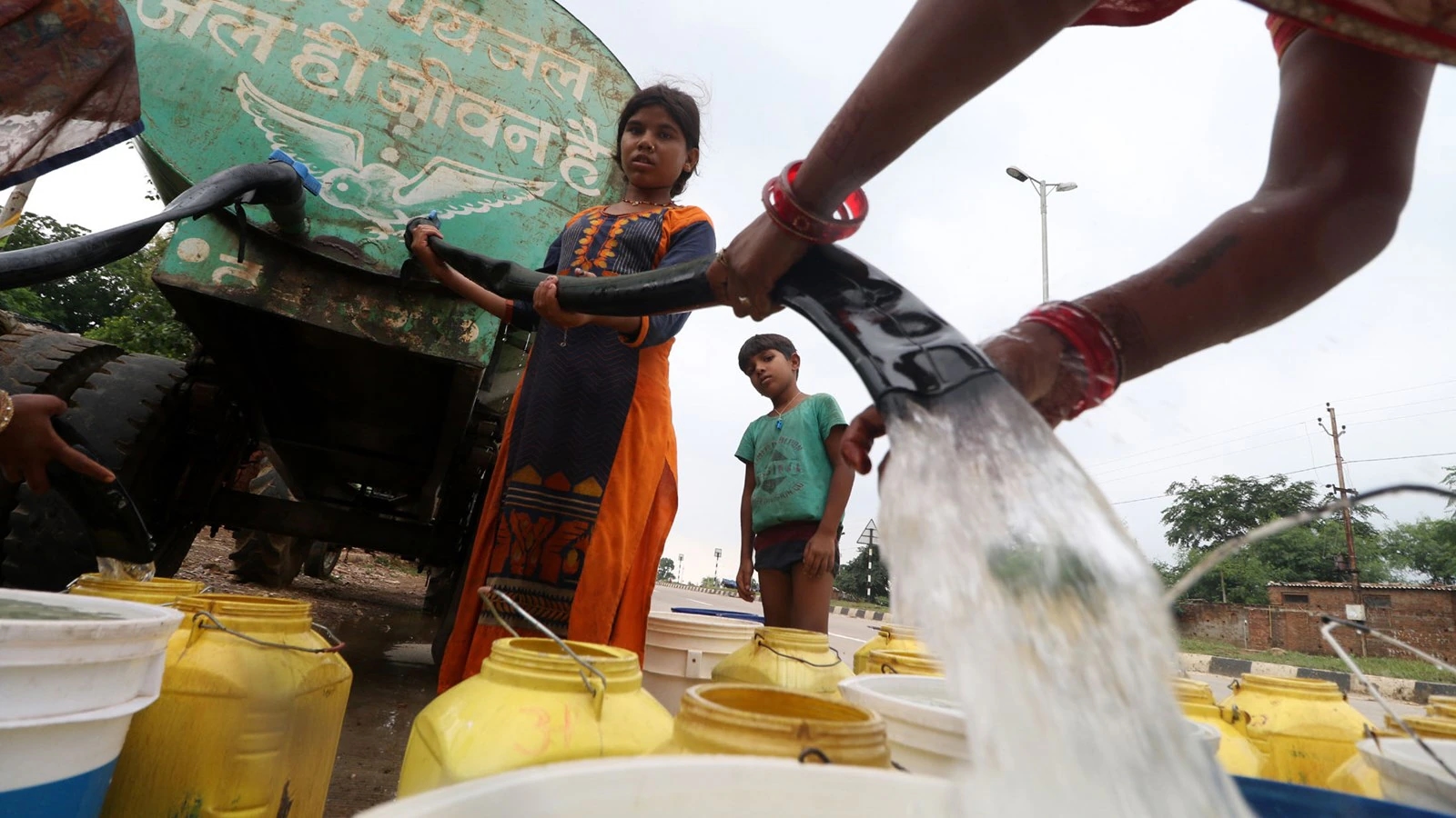 Water tanker rates surge in Bengaluru as Cauvery faces issues - News Karnataka