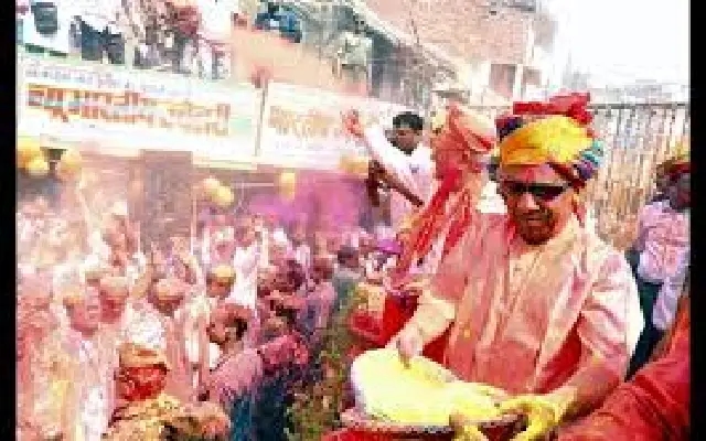 CM Yogi Adityanath Celebrates Holi and Upholds Sanatan Dharma Amidst Challenges - News Karnataka