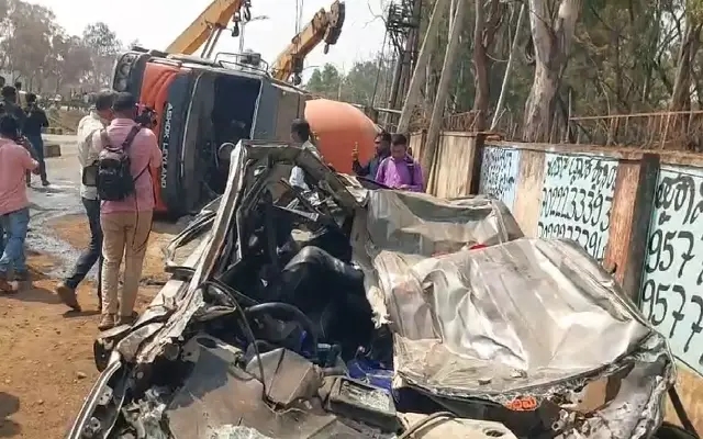 Concrete Mixer Topples onto Car Near KLE Hospital - News Karnataka