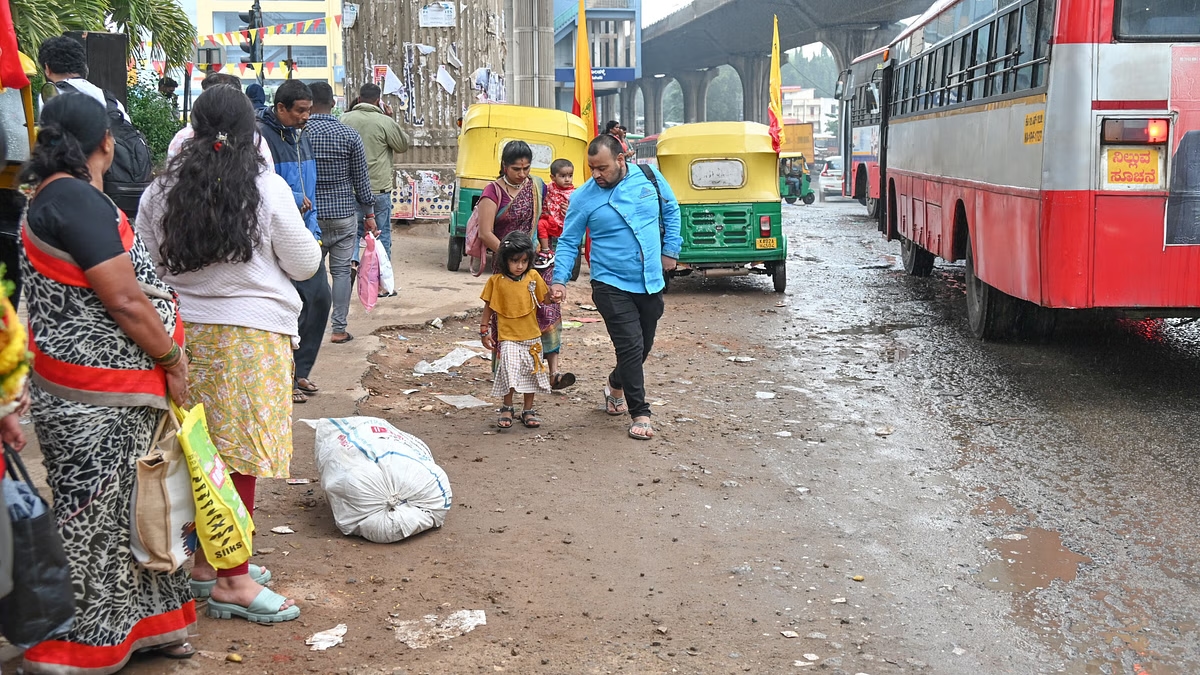 Peenya residents complain of lack of footpaths at Jalahalli underpass - News Karnataka