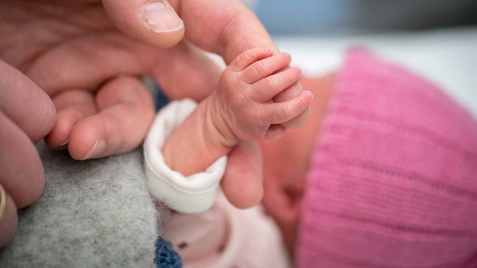 Foetus with injured head found in Pune drain, police hunt for parents - News Karnataka