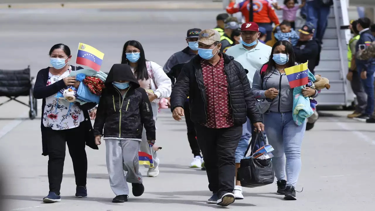 Trump tries to deport Venezuelans by using 100 year old war law - News Karnataka