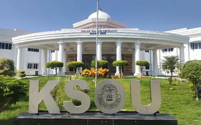 KSOU Staff Protest Corruption Allegations with Currency Note Garland - News Karnataka