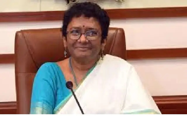 Kerala Chief Secretary Sarada Muraleedharan Condemns Color and Gender Discrimination - News Karnataka