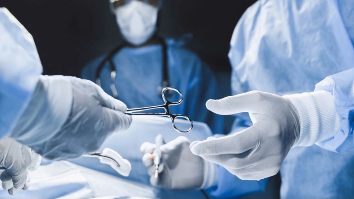 Man self-operates on stomach after watching YouTube, lands in hospital - News Karnataka
