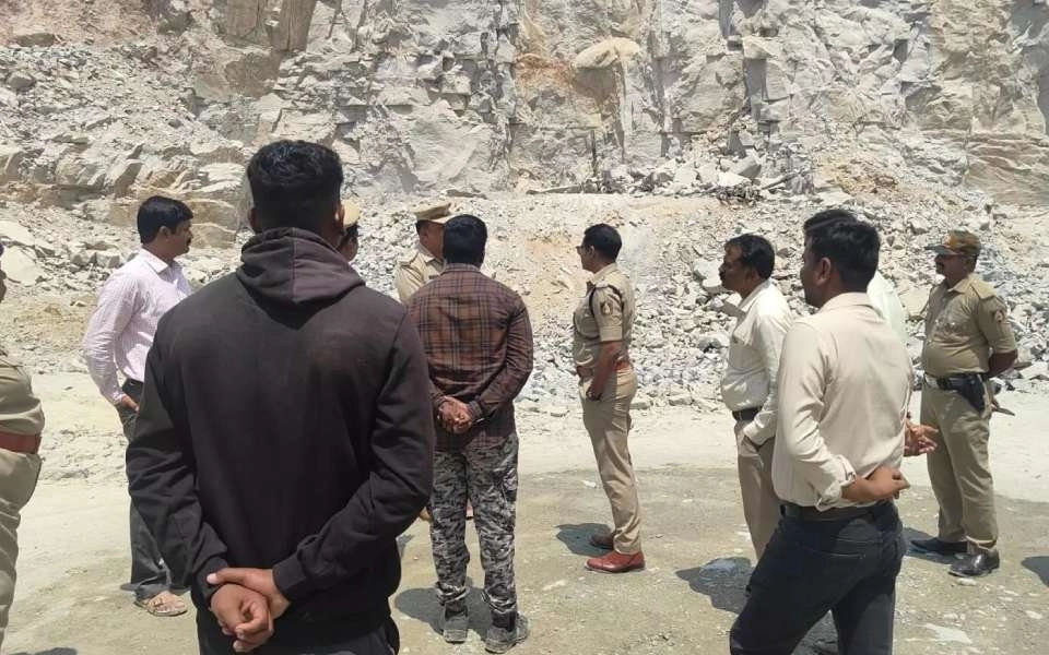 Rockfall during quarry blast in Kolar claims one life, leaves three injured - News Karnataka