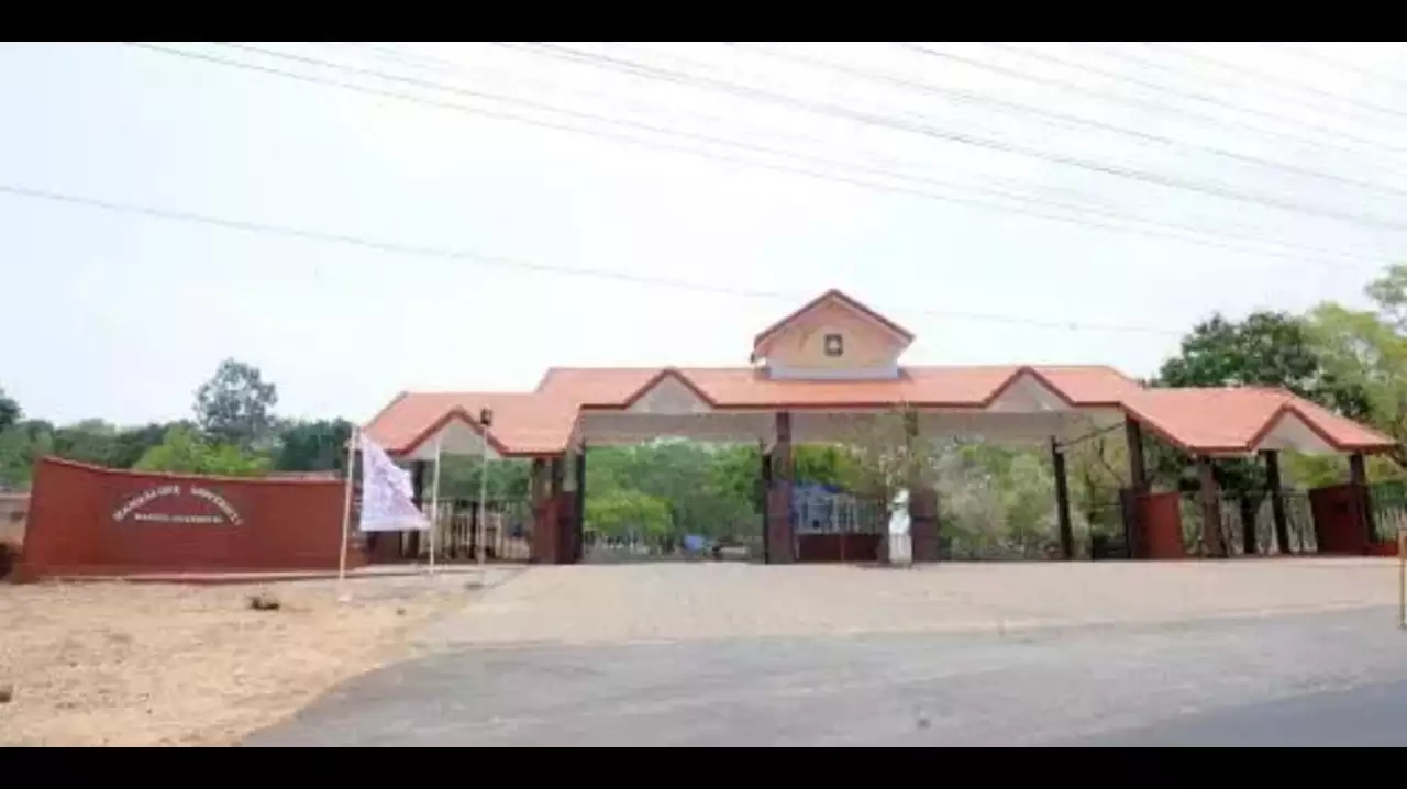 Former education officer accused of unpaid year-long university guest house stay - News Karnataka