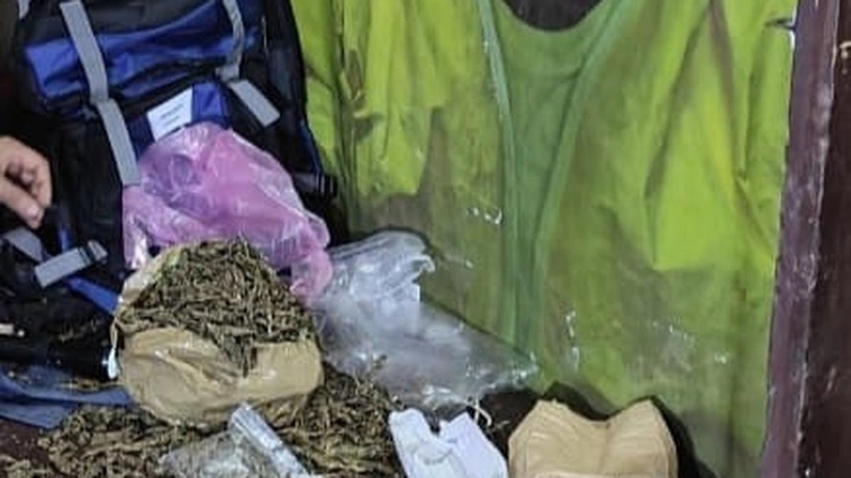 Senior student caught in hostel drug raid at night - News Karnataka