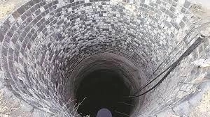 Teen falls in hostel well while drying cloths, parents demand forensic investigation - News Karnataka