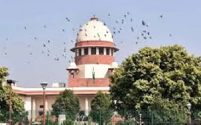 Supreme Court Assures Early Hearing for PIL on Honeytrapping Allegations - News Karnataka