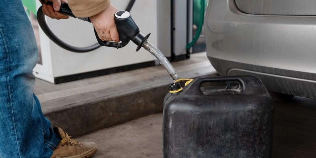 Tanker driver caught red-handed stealing fuel in Udupi - News Karnataka