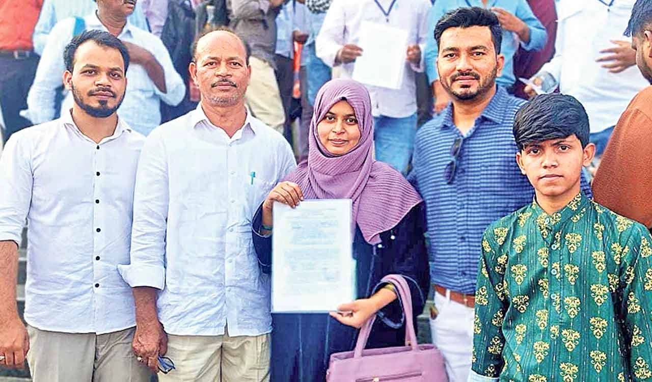 Labourer’s daughter tops Telangana Junior Lecturer exam - News Karnataka