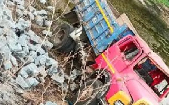 Truck Crash in Kela Parkala Highlights Dangerous Conditions on National Highway 169 - News Karnataka