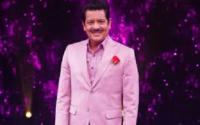 Udit Narayan's Viral Kiss Controversy: Singer Responds with Humor at Recent Event - News Karnataka