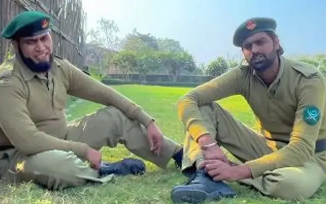 Viral Video of ‘Pakistani Soldiers’ Wishing India Good Luck Turns Out to Be Fake - News Karnataka