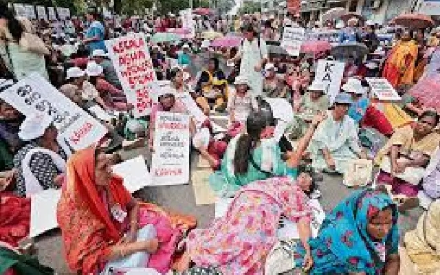 Asha workers in kerala intensify protest demanding fair wages and benefits - News Karnataka