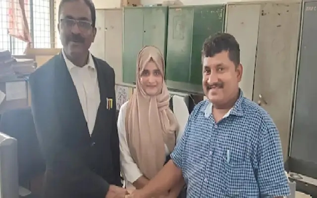 Court Staff’s Honesty Shines as Lost Gold Bracelet Returned - News Karnataka