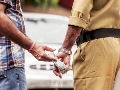 Four Dharavi Cops Suspended After Video of Bribe Acceptance Goes Viral - News Karnataka