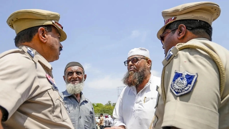537 Pakistani nationals leave India as visa deadline expires amid rising tensions - News Karnataka