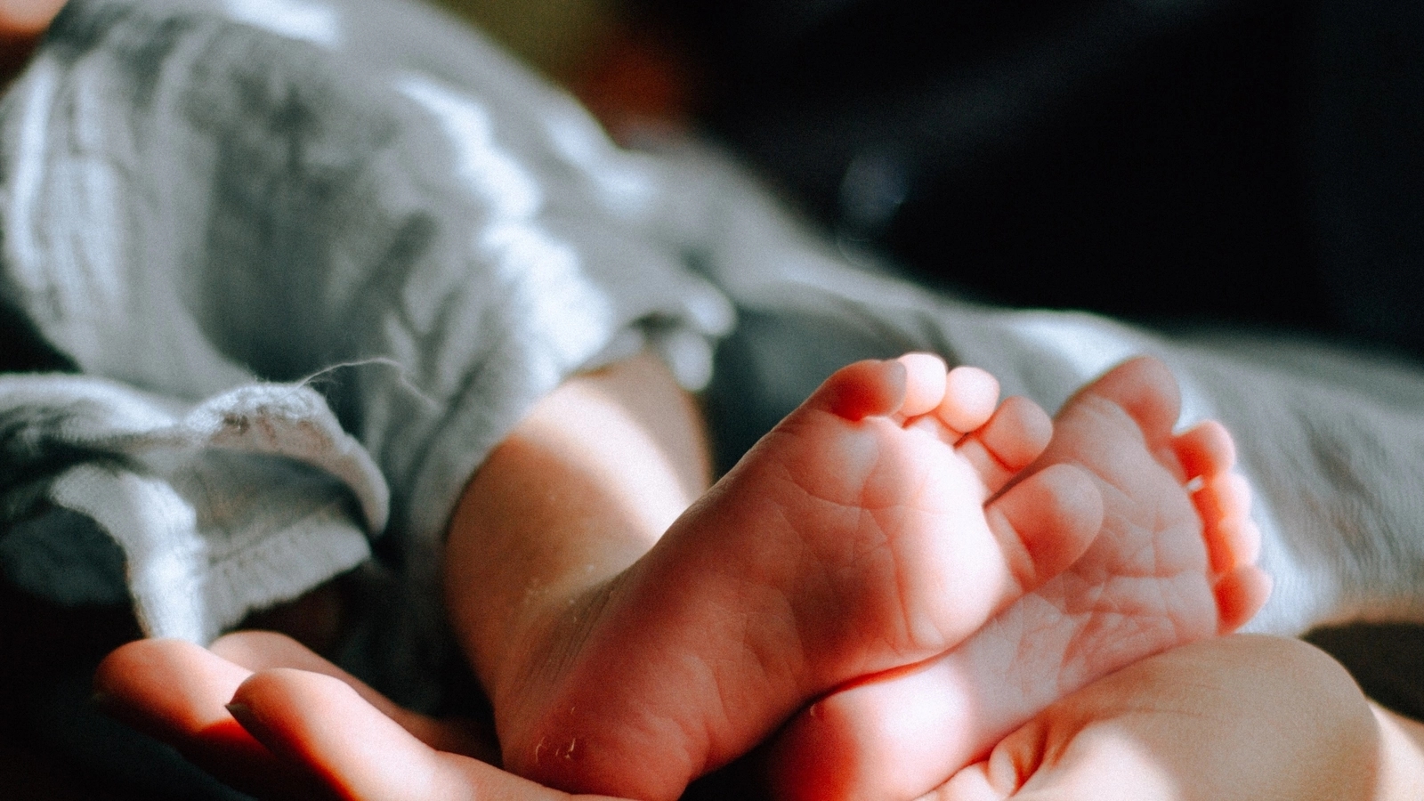 Jharkhand baby born on train, abandoned, saved by kind nurses in Kerala - News Karnataka