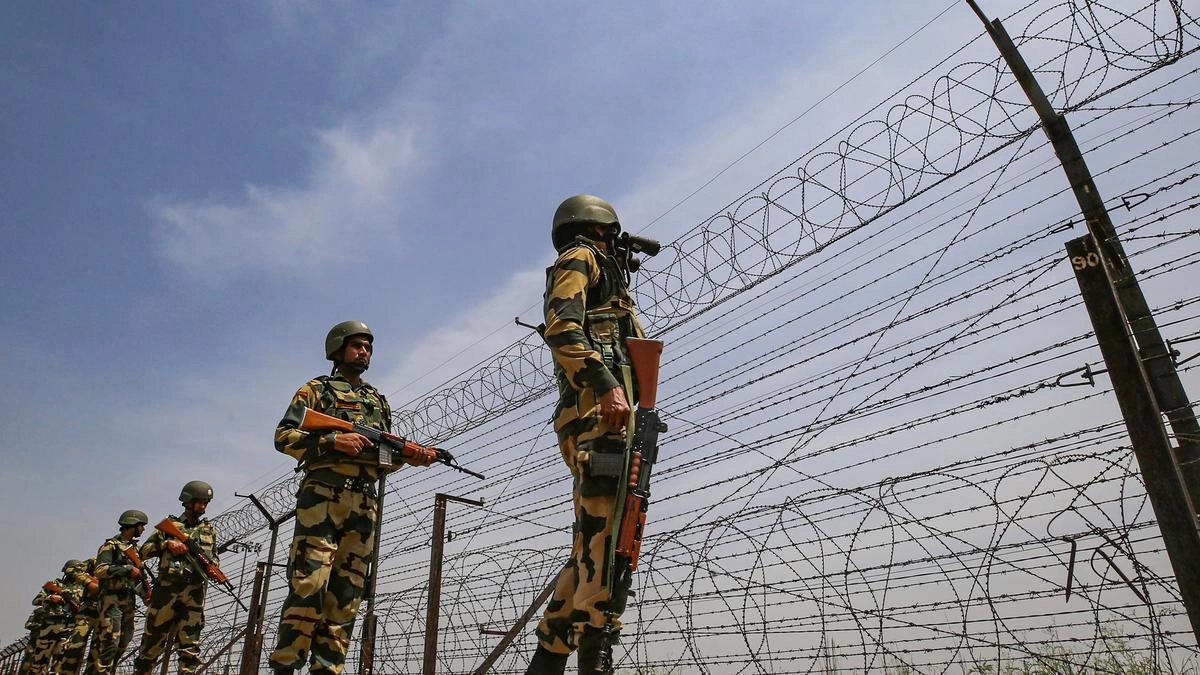 BSF shoots Pakistani intruder along J&K border; probe underway - News Karnataka