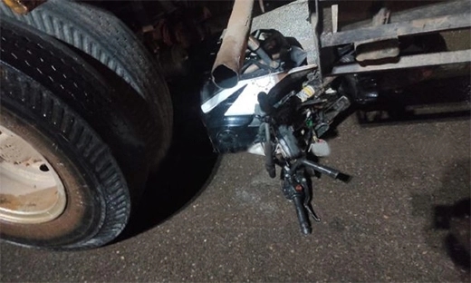 Bike crashes into tipper at Petri Junction, one dead, one critical - News Karnataka