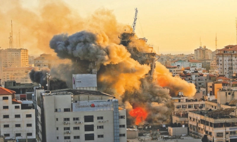 Explosions rock Gaza hospital grounds amid deadly airstrikes - News Karnataka