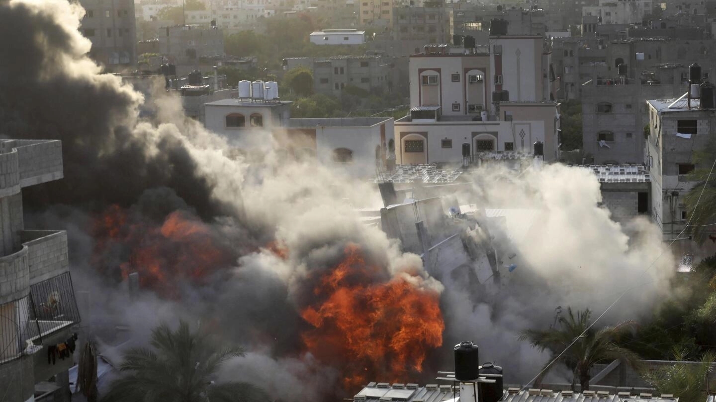 Faith flickers in Gaza as bombs fall on Good Friday - News Karnataka