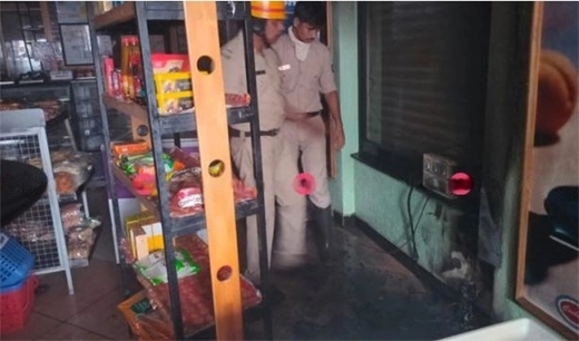 Early morning blaze reduces Cochin Bakery to ashes in Pandeshwar - News Karnataka