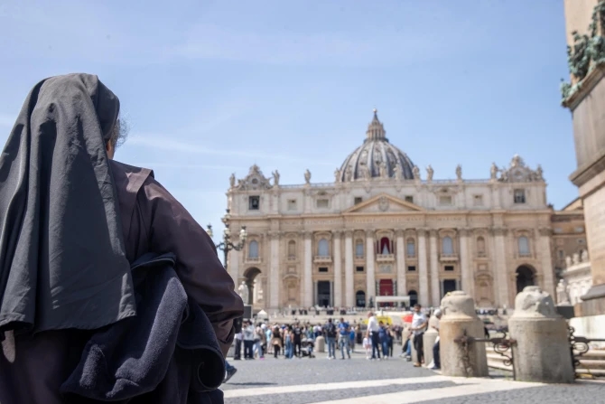 Iraqi Christians deeply mourn loss of Pope who gave them hope - News Karnataka