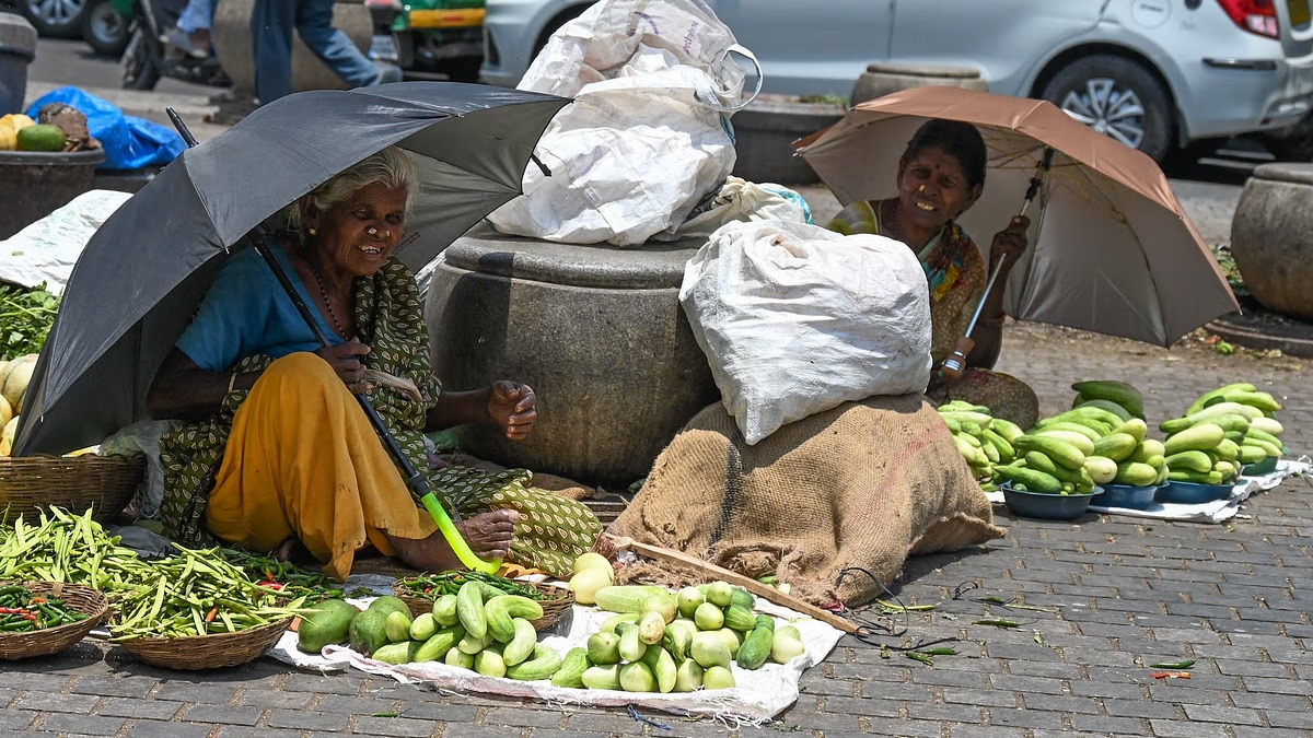 Jackfruit vendor’s shelter from the storm melts language barriers in Bengaluru - News Karnataka