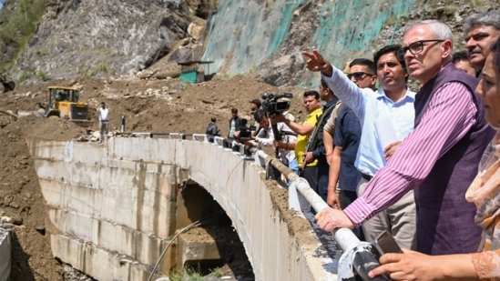 Landslide reroute saves 40 tourists from Pahalgam terror attack - News Karnataka