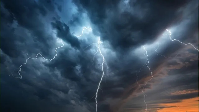 Lightning kills two farmers as storms wreak havoc across Karnataka - News Karnataka