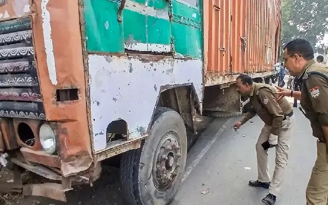 Midnight Collision in Kolar Claims One Life, Leaves Child Critically Injured - News Karnataka