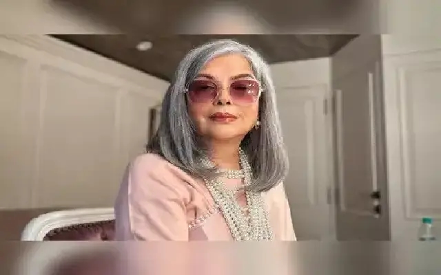 Zeenat Aman Revives Nostalgia & Sparks Conversation on Pay Gap - News Karnataka