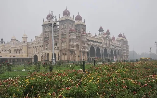 Mysuru: Palace Pulls Crowds Despite Price Hike - News Karnataka
