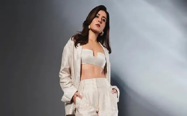 Raashii Khanna Urges Bollywood to Innovate, Not Imitate South Films - News Karnataka