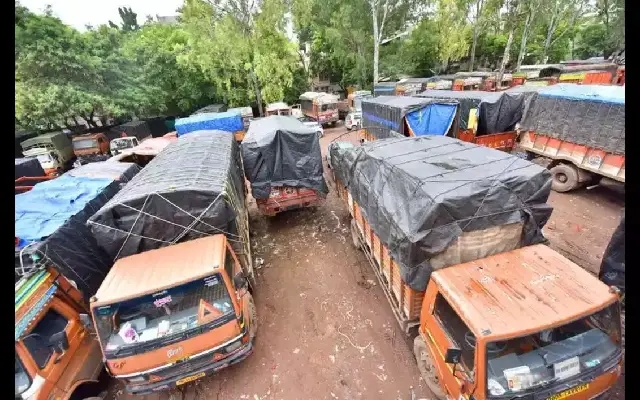 Tamil Nadu Trucks Advised to Halt Entry into Karnataka Amid Indefinite Strike - News Karnataka