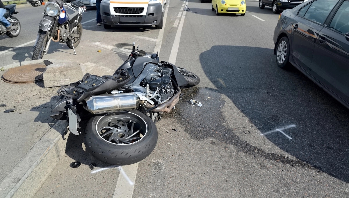 Teen biker dies after fall from Richmond Circle flyover in tragic early morning crash - News Karnataka