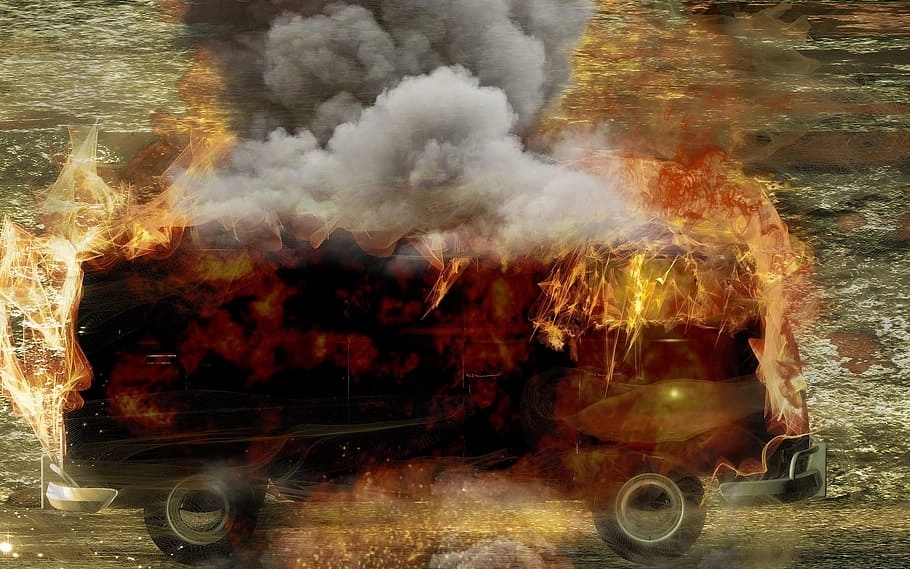 Thick smoke from hill fire causes head-on bus collision near Mangalore University - News Karnataka