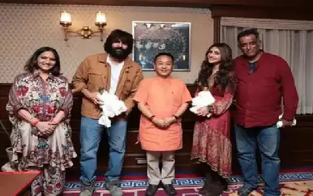 Sikkim CM Welcomes Bollywood Stars as Film Shoot Continues - News Karnataka