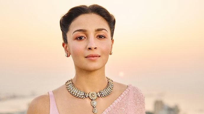 Alia Bhatt’s powerful tribute to soldiers' mothers amid rising tensions - News Karnataka